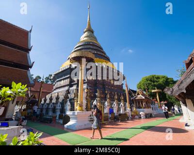 Lampang, Thailand. 22. November 2022. Wat Phra, Der Lampang Luang Tempel. Buddhistischer Tempel im Lanna-Stil. Touristenziel Nord Stockfoto