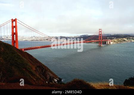 Der wolkige Himmel über der Golden Gate Bridge in San Francisco Stockfoto