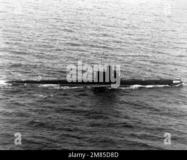 Steuerbord-Blick auf ein sowjetisches U-Boot der Romeo-Klasse. Land: Unbekannt Stockfoto
