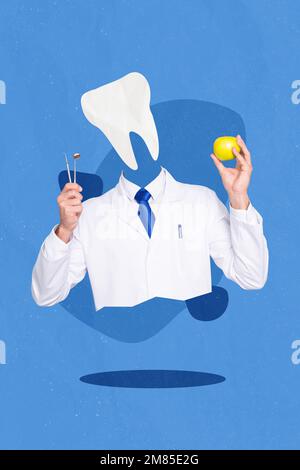 Vertikales Kollagenbild des Zahnarztes Großzahn statt Kopf halten die Gerätschaften frisch auf blauem Hintergrund isoliert Stockfoto