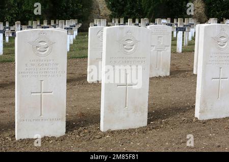 Die Royal Air Force. Die Kriegsgräber. Tombes de Guerre Commonwealth. Cimetire militaire Franais comprenant 328 Tombes de Columriens, d'Anglais Stockfoto