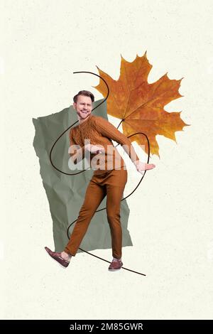 Vertikales Collage-Bild eines aufgeregten positiven Mannes tanzt gerne Party, riesiges gefallenes Ahornblatt isoliert auf gemaltem Hintergrund Stockfoto