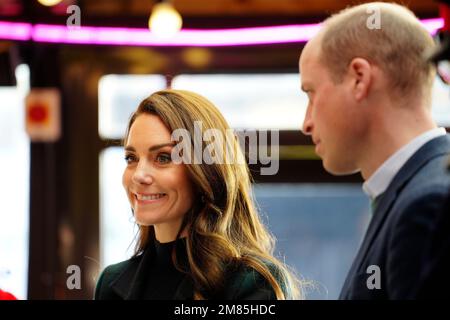 Der Prinz und die Prinzessin von Wales während eines Besuchs der Open Door-Wohltätigkeitsorganisation für psychische Gesundheit in Liverpool. Foto: Donnerstag, 12. Januar 2023. Stockfoto