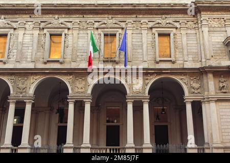 Millan, Italien Palazzo dei Giureconsulti aus dem 16. Jahrhundert - auch bekannt als Palazzo Affari historisches Gebäude von außen auf der Piazza Mercanti. Stockfoto