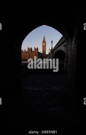 Palace of Westminster, Houses of Parliament, an einem klaren Wintermorgen, im Zentrum von London, England, Großbritannien Stockfoto