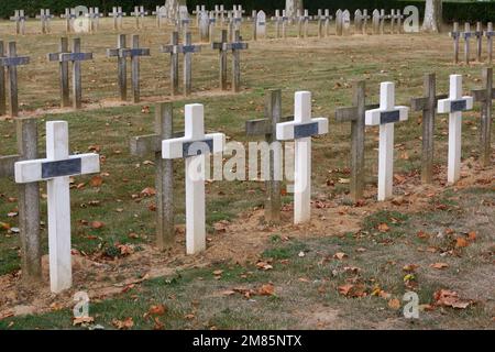 Cimetière militaire Franz Comprenant 990 Soldats dans quatre ossuaires. Chambry. Seine-te-Marne. Frankreich. Europa. Stockfoto