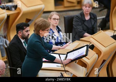 Edinburgh Scotland, Vereinigtes Königreich 12. Januar 2023 Nicola Sturgeon bei First Minister Questions at the Scottish Parliament. Live-Nachrichten von sst/alamy Stockfoto