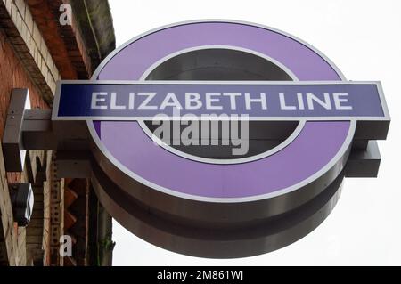 Taplow, Buckinghamshire, Großbritannien. 12. Januar 2023. Taplow Bahnhof in Buckinghamshire. Elizabeth Line Arbeiter streikten heute wegen der Bezahlung. Von Paddington nach Abbey Wood verkehrten keine Züge der Elizabeth Line, aber von Reading nach Paddington verkehrten immer noch Züge der Elizabeth Line. Kredit: Maureen McLean/Alamy Live News Stockfoto