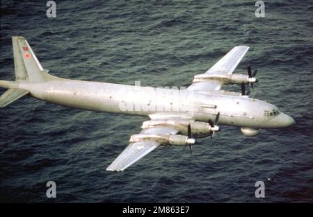 Eine Air-to-Air-Ansicht von rechts eines sowjetischen Flugzeugs vom I1. Bis 38. Mai. Land: Unbekannt Stockfoto