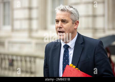 London, Großbritannien. 12. Januar 2023. Steve Barclay, Gesundheitsminister, verlässt das Kabinettsbüro, 70 Whitehall, London Credit: Ian Davidson/Alamy Live News Stockfoto