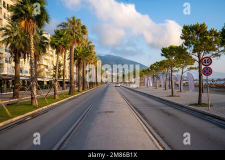 Vlora, Albanien Road View. Sommer in Albanien Stockfoto