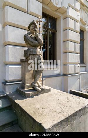 Die Umgebung um den Palast in Pszczyna, dem architektonischen Stolz Schlesiens. Polen. Stockfoto