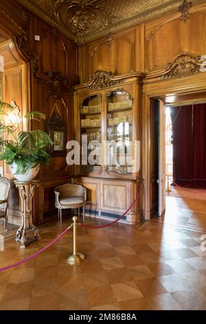 Hochberger Familienpalast Museum in Pszczyna, reichhaltiges Innenleben des Gebäudes. Stockfoto