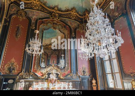 Hochberger Familienpalast Museum in Pszczyna, reichhaltiges Innenleben des Gebäudes. Stockfoto