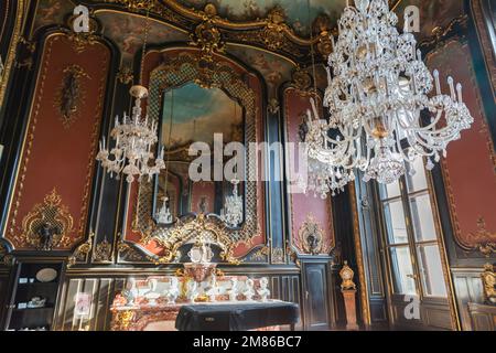 Hochberger Familienpalast Museum in Pszczyna, reichhaltiges Innenleben des Gebäudes. Stockfoto