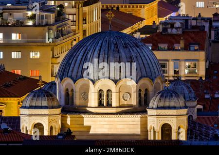 Kuppeln der Kirche St. Spyridon bei Nacht, Triest, Italien Stockfoto