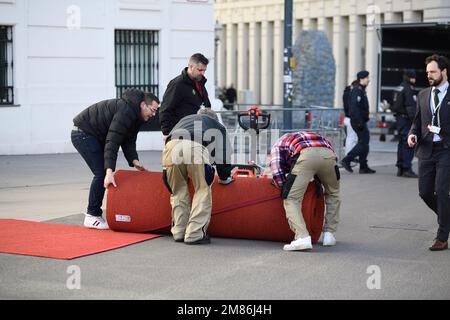 Wien, Österreich. 12. Januar 2023. Offizieller Besuch des Premierministers der Republik Kosovo. Der rote Teppich ist aufgerollt Stockfoto