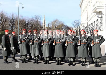 Wien, Österreich. 12. Januar 2023. Offizieller Besuch des Premierministers der Republik Kosovo. Das Bild zeigt die Ehrengarde Stockfoto