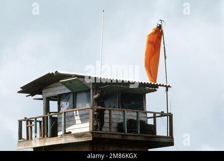 Nahaufnahme des Kontrollturms an einem Helikopterplatz, der zur Unterstützung der Joint Task Force Bravo gebaut wurde. Betrifft Operation/Serie: GEMEINSAME TASK FORCE BRAVO Basis: La Paz Land: Honduras (HND) Stockfoto