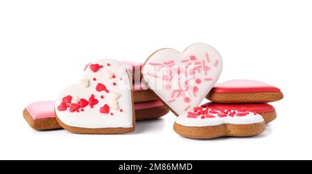 Ein Haufen süßer herzförmiger Kekse, isoliert auf weißem Hintergrund. Valentinstag-Feier Stockfoto
