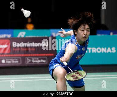 Kuala Lumpur, Malaysia. 12. Januar 2023. Akane Yamaguchi aus Japan spielt gegen Busanan Ongbamrungphan aus Thailand während des zweiten Frauenspiels der Petronas Malaysia Open 2023 in der Axiata Arena. Akane Yamaguchi aus Japan gewann mit Punkten; 21/21/ : 15/15 Kredit: SOPA Images Limited/Alamy Live News Stockfoto