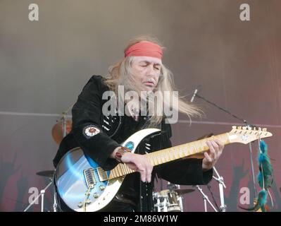 Ex-Scorpions-Gitarrist Uli Jon Roth lebt mit seiner Rockband auf der Bühne beim Rockhard-Festival Gelsenkirchen, 2018. Stockfoto