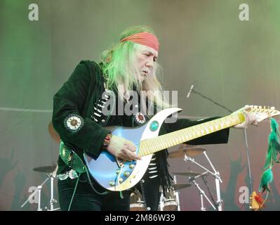 Ex-Scorpions-Gitarrist Uli Jon Roth lebt mit seiner Rockband auf der Bühne beim Rockhard-Festival Gelsenkirchen, 2018. Stockfoto