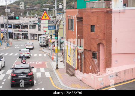 Die Straßen von Busan in der Nähe des Kulturdorfes Gamcheon, Südkorea. Stockfoto