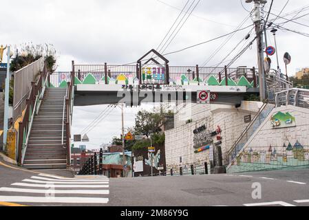 Die Straßen von Busan in der Nähe des Kulturdorfes Gamcheon, Südkorea. Stockfoto