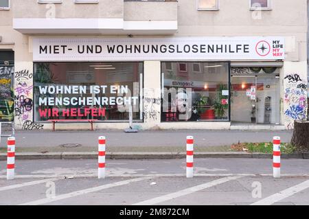 Berlin, Deutschland, 3. Januar 2023, Büro für Miete und Obdachlose in der Karl-Marx-Straße. Stockfoto