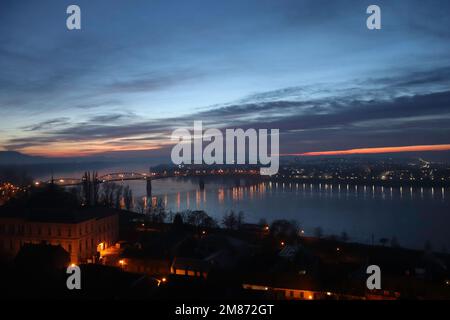 01 12. 2023 Esztergom, Ungarn, Wetter, Sonnenuntergang, Landschaft an der mystischen Basilika an der Donaukrümmung. Credit Ilona Barna, BIPHOTONEWS, Alamy Live News Stockfoto