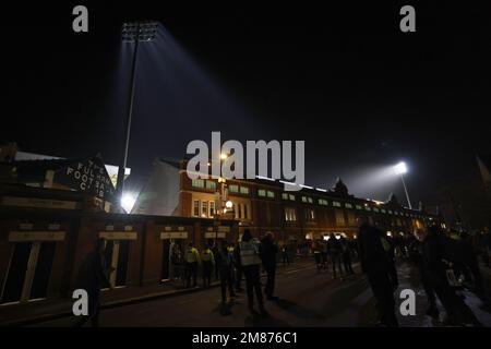 Craven Cottage, Fulham, London, Großbritannien. 12. Januar 2023. Premier League Football, Fulham gegen Chelsea; allgemeiner Blick außerhalb des Craven Cottage Stadions mit Flutlichtern auf Credit: Action Plus Sports/Alamy Live News Stockfoto