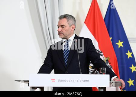 Wien, Österreich. 12. Januar 2023. Presspoint im Bundeskanzleramt mit dem österreichischen Bundeskanzler Karl Nehammer (ÖVP) Stockfoto