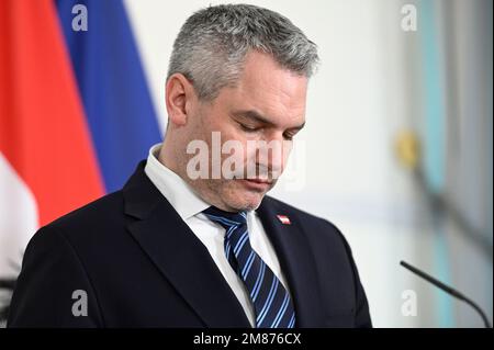 Wien, Österreich. 12. Januar 2023. Presspoint im Bundeskanzleramt mit dem österreichischen Bundeskanzler Karl Nehammer (ÖVP) Stockfoto