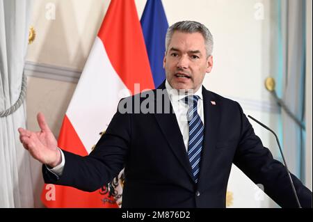 Wien, Österreich. 12. Januar 2023. Presspoint im Bundeskanzleramt mit dem österreichischen Bundeskanzler Karl Nehammer (ÖVP) Stockfoto