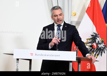 Wien, Österreich. 12. Januar 2023. Presspoint im Bundeskanzleramt mit dem österreichischen Bundeskanzler Karl Nehammer (ÖVP) Stockfoto