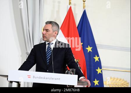 Wien, Österreich. 12. Januar 2023. Presspoint im Bundeskanzleramt mit dem österreichischen Bundeskanzler Karl Nehammer (ÖVP) Stockfoto