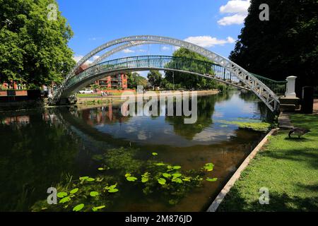 Brücke über den Fluss Great Ouse Embankment, Bedford Stadt; Bedfordshire County, England, Großbritannien Stockfoto