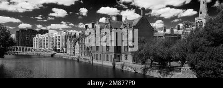 Gebäude entlang des Flusses Great Ouse Embankment, Bedford Stadt; Bedfordshire County, England, Großbritannien Stockfoto