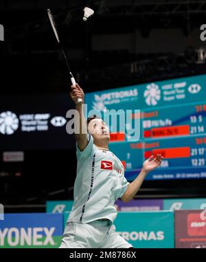 Kuala Lumpur, Malaysia. 12. Januar 2023. Kenta Nishimoto aus Japan spielt gegen Jonathan Christie aus Indonesien während der zweiten Runde der Herren der Petronas Malaysia Open 2023 in der Axiata Arena. Kenta Nishimoto aus Japan gewann mit Punkten; 21/21 : 15/17 Kredit: SOPA Images Limited/Alamy Live News Stockfoto