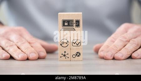 Holzblöcke mit Symbol des 2fa-Konzepts Stockfoto