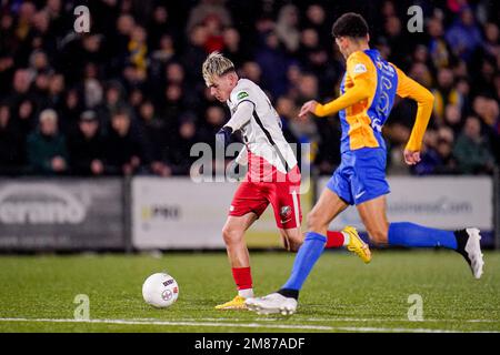 VEGHEL, NIEDERLANDE - JANUAR 12: Taylor Booth vom FC Utrecht mit Verletzung über seinem Auge, Ymanuel Hurkmans von Blauw Geel 38 während des Spiels der niederländischen TOTO KNVB Cup Runde 2 zwischen Blauw Geel 38 und FC Utrecht im Prins Willem Alexander Sportpark am 12. Januar 2023 in Veghel, Niederlande (Foto von Joris Verwijst/Orange Pictures) Stockfoto