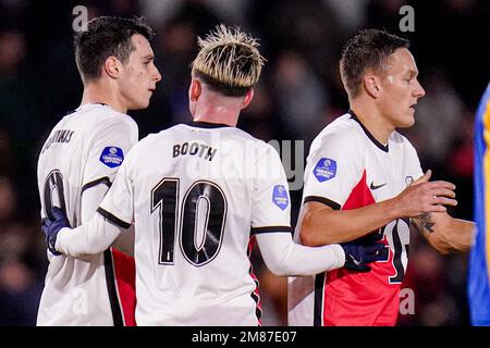 VEGHEL, NIEDERLANDE - JANUAR 12: Tasos Douvikas vom FC Utrecht feiert nach dem dritten Tor seiner Teams Taylor Booth vom FC Utrecht, Jens Toornstra vom FC Utrecht während des Spiels der niederländischen TOTO KNVB Cup Runde 2 zwischen Blauw Geel '38 und FC Utrecht im Prins Willem Alexander Sportpark am 12. Januar 2023 in Veghel, Niederlande (Foto von Joris Verwijst/Orange Pictures) Stockfoto