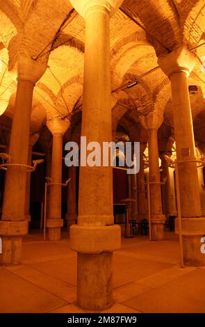 Die Zisterne Binbirdirek in Istanbul, Türkei, wurde während der byzantinischen Zeit erbaut. Stockfoto