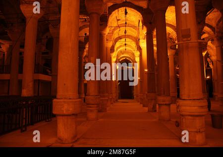 Die Zisterne Binbirdirek in Istanbul, Türkei, wurde während der byzantinischen Zeit erbaut. Stockfoto