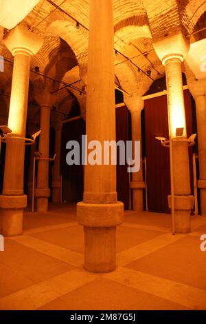 Die Zisterne Binbirdirek in Istanbul, Türkei, wurde während der byzantinischen Zeit erbaut. Stockfoto