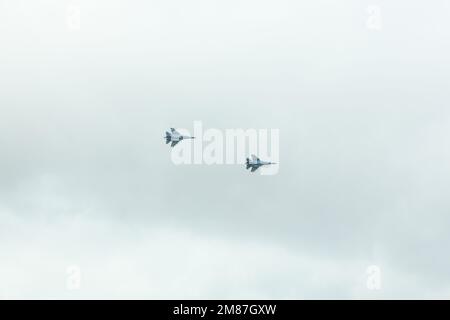 Ukrainische Luftwaffe Su-27planes am Himmel. Der Krieg der Ukraine mit Russland. Hochauflösendes Foto. Volle Schärfentiefe. Stockfoto