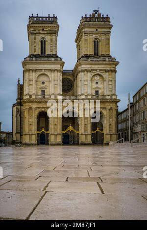 Blick auf die Renaissance-Fassade der Kathedrale Saint Marie in Auch, im Süden Frankreichs (Gers) Stockfoto