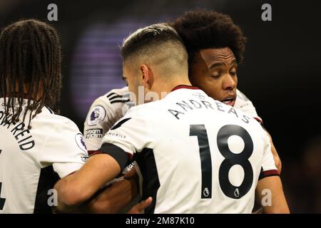 Craven Cottage, Fulham, London, Großbritannien. 12. Januar 2023. Premier League Football, Fulham gegen Chelsea; Willian von Fulham feiert, nachdem er 1-0 Punkte in der 25.-minütigen Gutschrift erzielt hat: Action Plus Sports/Alamy Live News Stockfoto