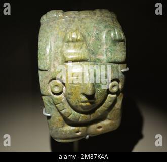 Maya-Kulturanhänger aus Mexiko oder Guatemala. Präkolumbianische Kunst im Dallas Museum of Art, Dallas Texas Stockfoto